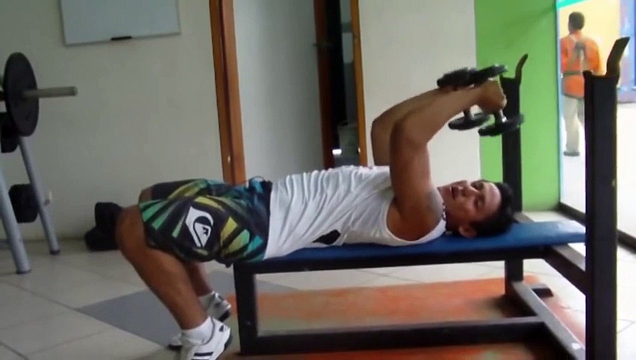 Press Frances Con Mancuernas. Ejercicio De Triceps Con Mancuernas. Haz Este Ejercicio Para Triceps (480p)