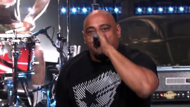 Travis Barker Feat Cypress Hill Beat Goes On Live, Tonight Show, 03 02 2011