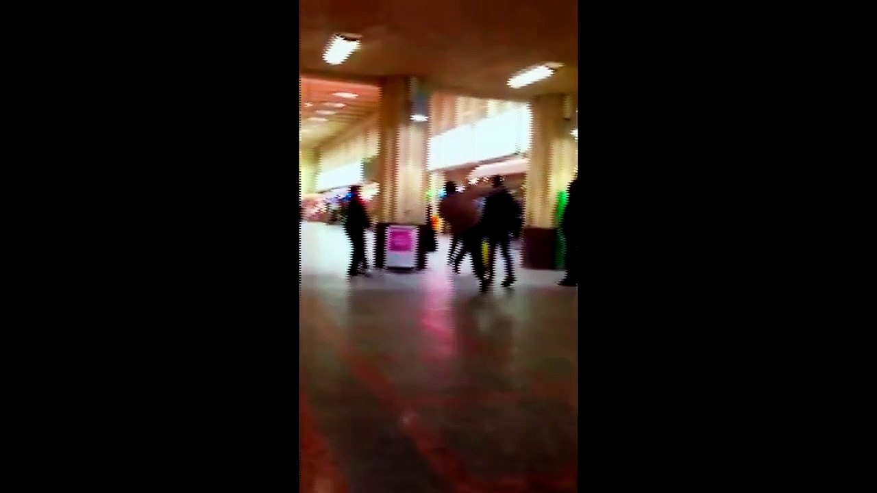 Mustalaiset Tappelemassa
