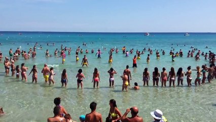 El Lambonazo - Balli di gruppo in acqua a Torre dell'Orso - I Caraibi del Salento