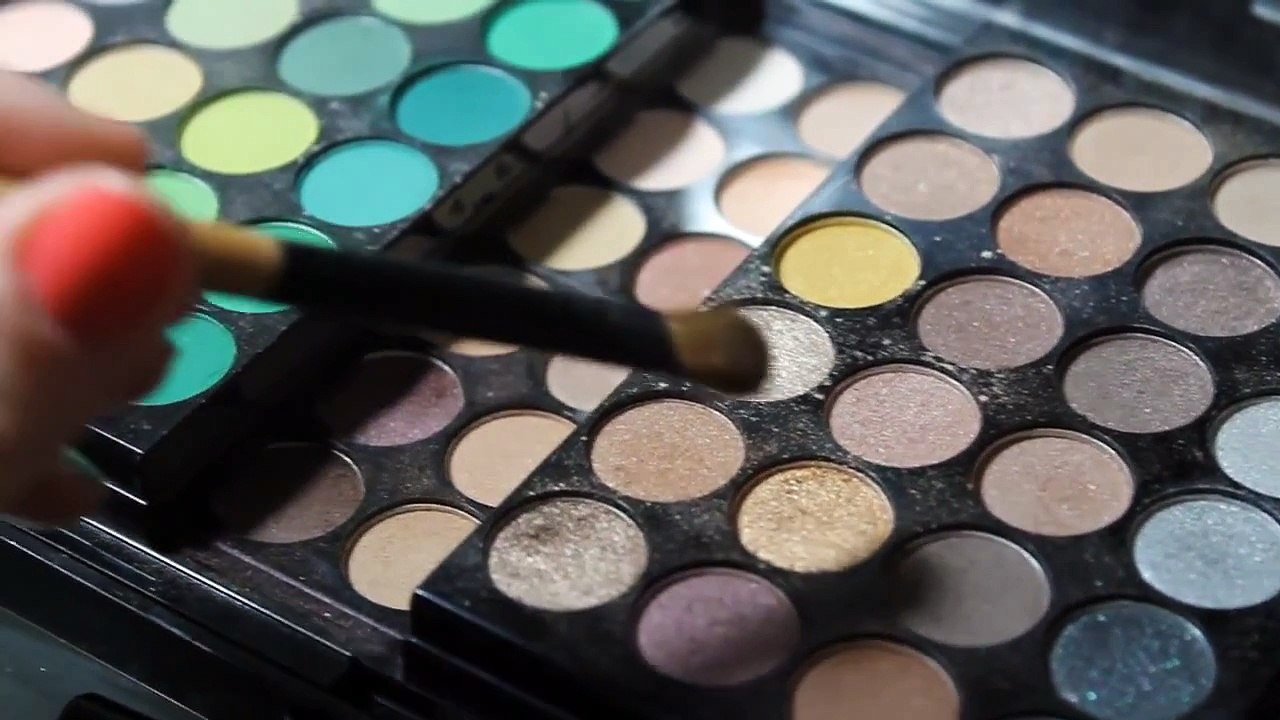 Make-up tutorial Red Lips and Nude Eye Make-up