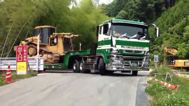 Mobil Truk Pengangkut alat Berat canggih dan Teknik mengenadarainya