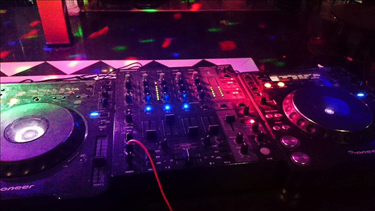 Emrah Karaduman feat. Murat Dalkılıç - Kırk Yılda Bir Gibisin ( Emre Tuna Remix )