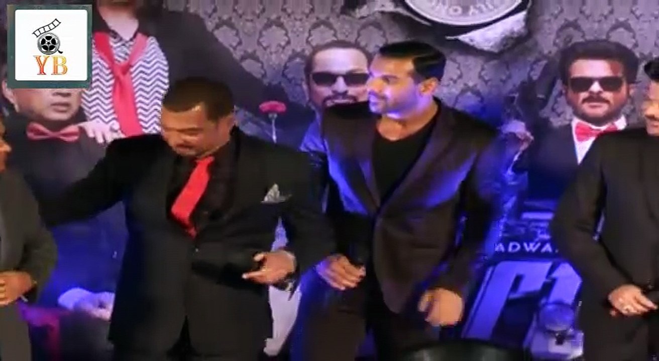 Hot Girl Teased By Nana Patekar @ Welcome Back 2 trailer Launch