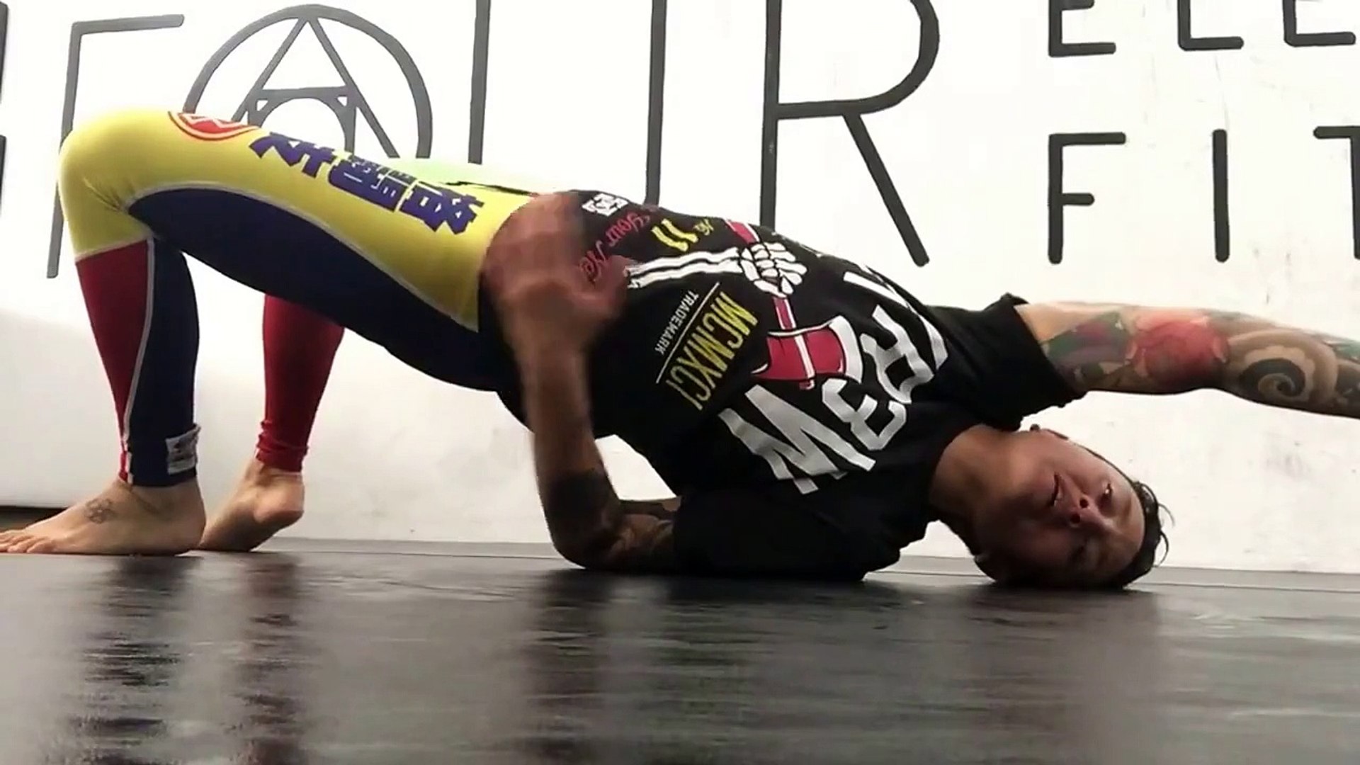 ⁣WARM UP Functional Fitness & Flow: 5 Minute Routine Dynamic Stretching & Mobility