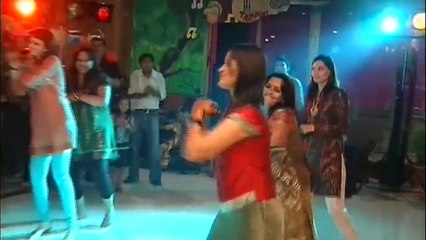 Best sangeet dance performance by family & friends on bollywood songs
