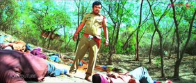 So funny Bollywood movie with a cop using banana instead of guns... WTF