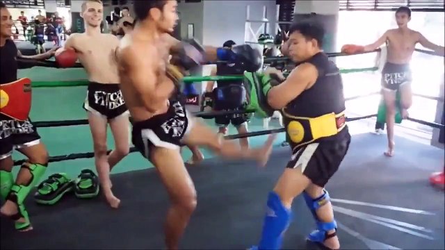 Ce gars est un tueur : 30 coups de pieds en 15 secondes !