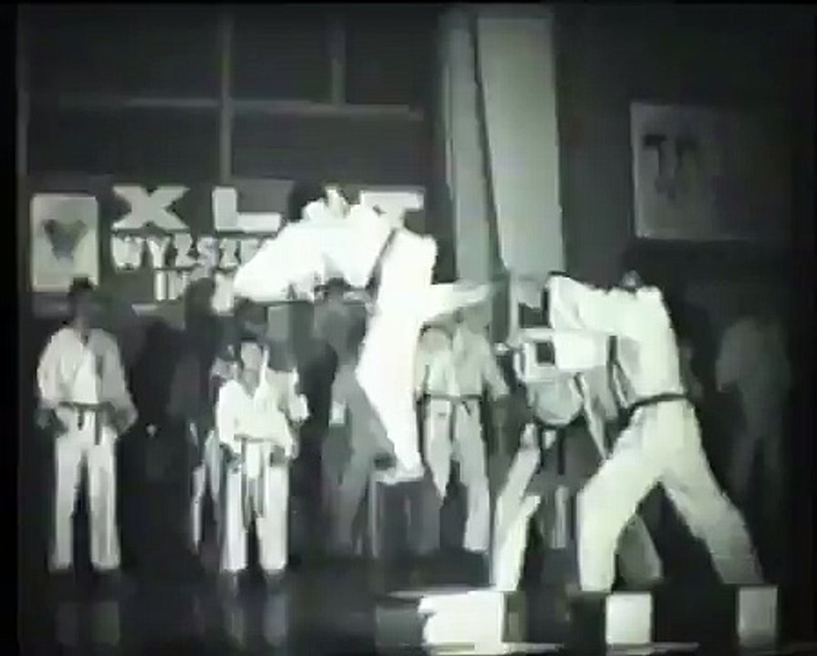 KYOKUSHIN-show Andrzej Drewniak 2Dan,POLAND-Koszalin 1978.