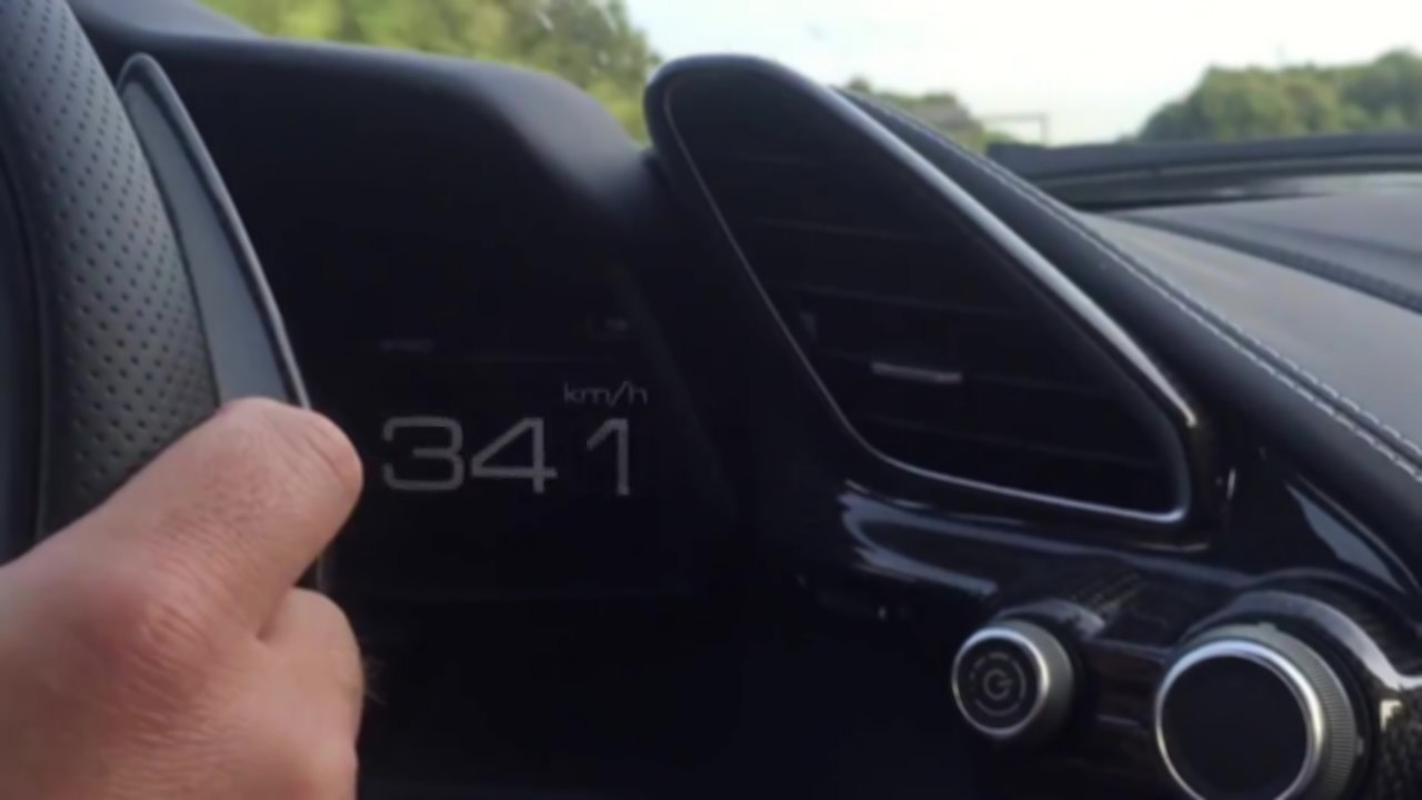 341 km/h sur une autoroute avec la dernière Ferrari 488 GTB