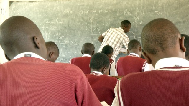 Dans le village du père d'Obama, l'appel à l'aide des élèves de l'école