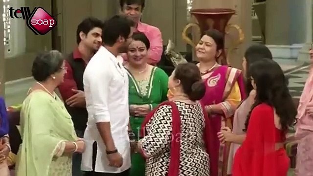 Abhi Ko Pragya Wapas Le Aayi Gher Jisse Parivaar Wale Hai Khush - 25 July 2015 - Kumkum Bhagya
