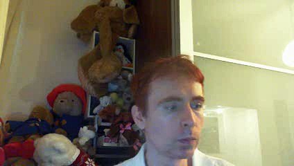 Wiwi égratigne "bow down" des Housemartins