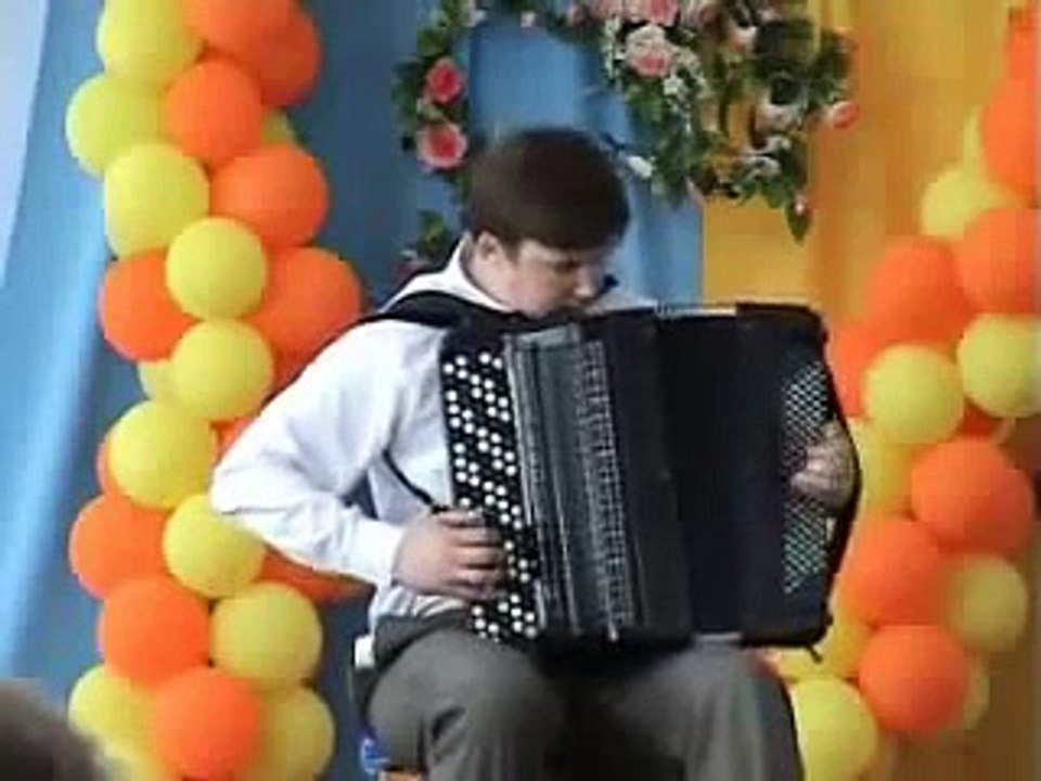 Un génie de l'accordéon joue les 4 saisons de Vivaldi : magique!