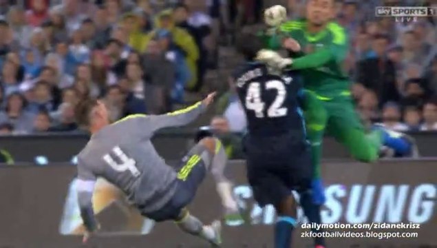 Keylor Navas Brutally Hit Yaya Touré - Manchester City v. Real Madrid - International Champions Cup 24.07.2015