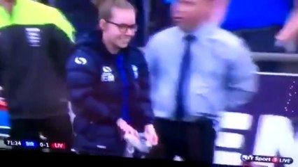 Une footballeuse perd son tampon en plein match