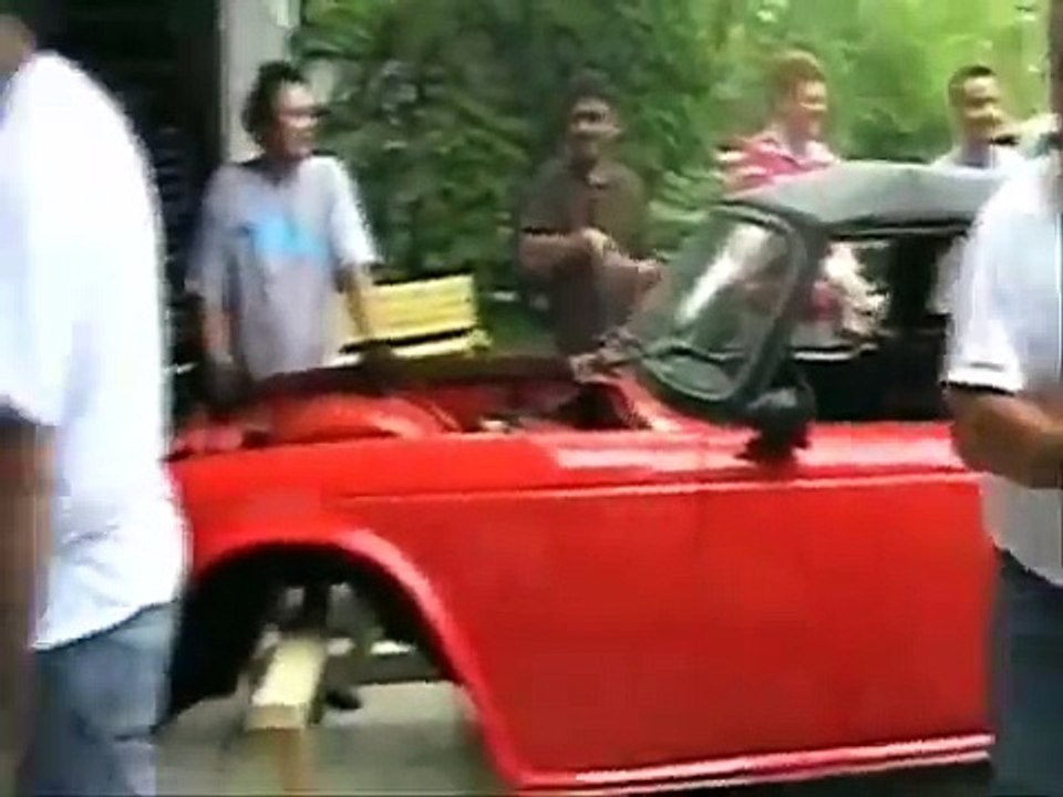 Triumph TR6 Restoration Body Removal from Rusted Frame