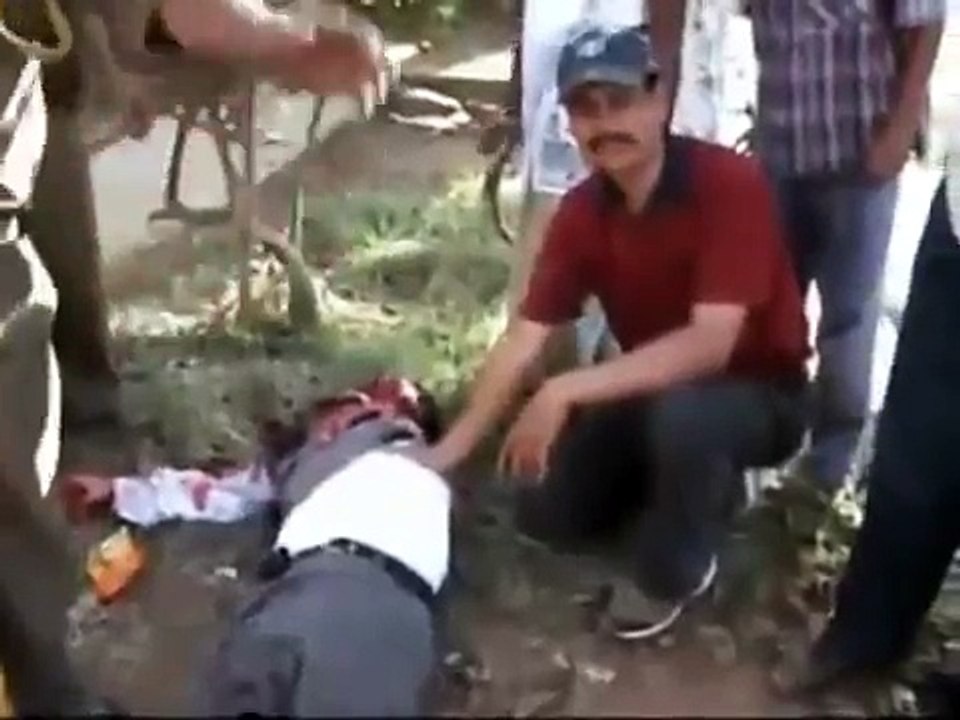 TIGER ATTACK-Eating Human Hand