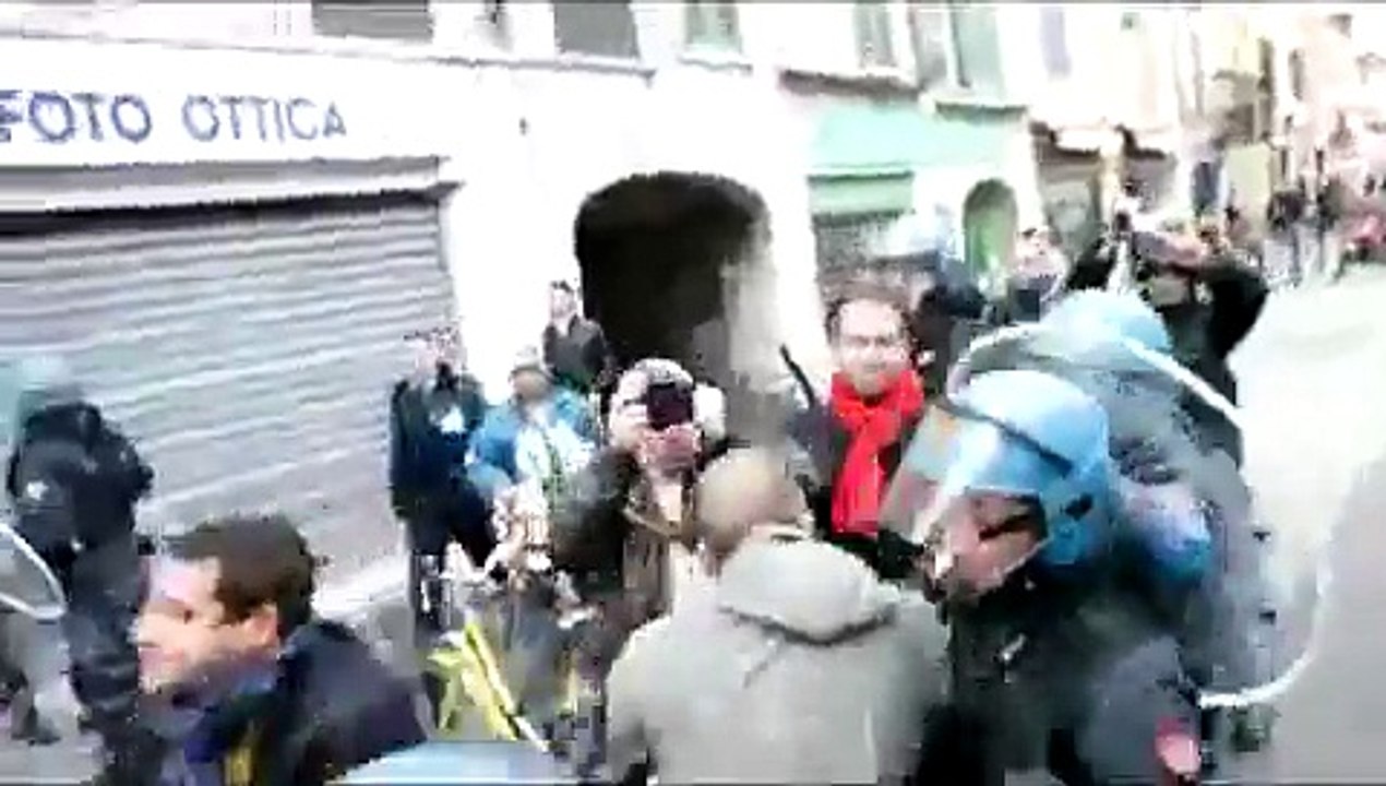 Emanuele Ricifari il vice questore codardo di Brescia