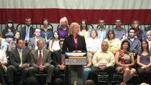 Meg Whitman engages voters, tells GOP gathering her ideals won't waver