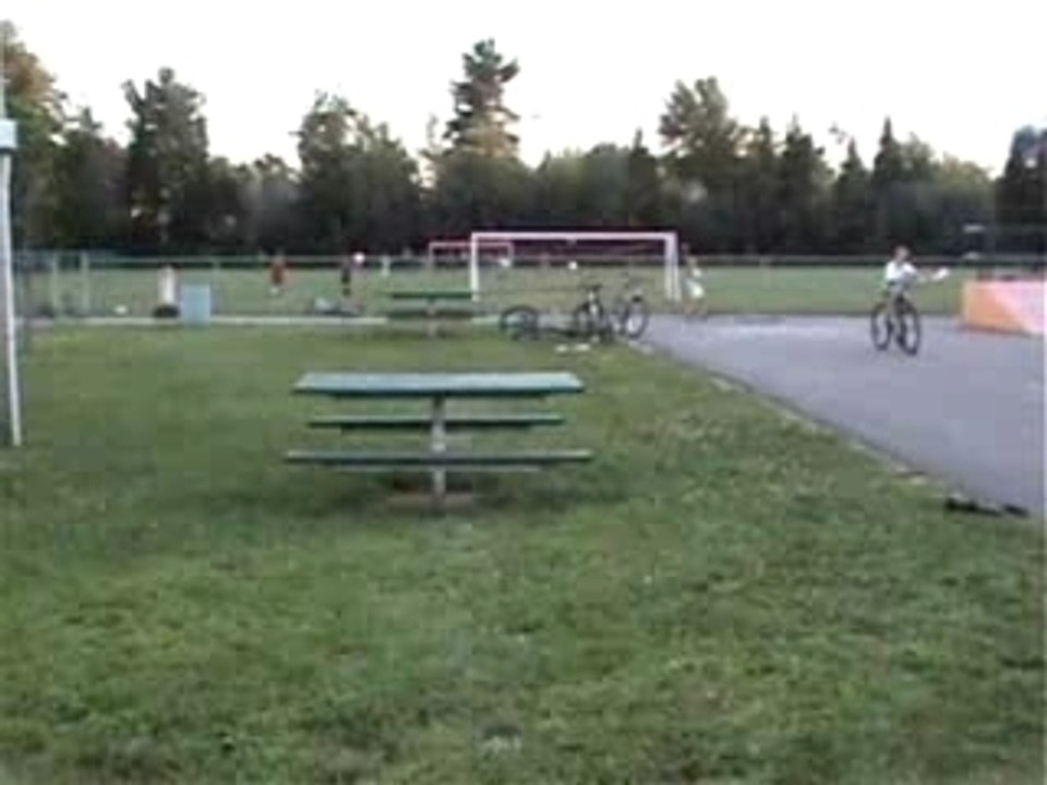 Picnic_table_jump_mishap