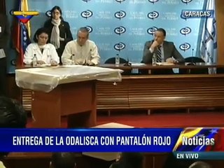 Fiscalía entrega formalmente "La Odalisca con Pantalón Rojo" a Min. Cultura