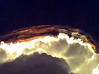 Nube o Extraña Nave en Indonesia