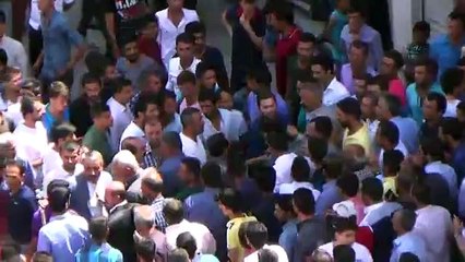 Yüksekova karıştı: 10 yaralı