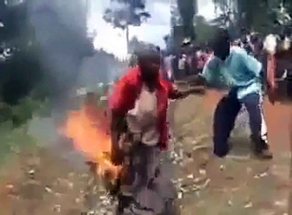 Burning people in Kenya.flv