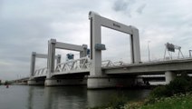 Grootste verticale hefbrug ter wereld - Botlekbrug / Rotterdam Hoogvliet 2015