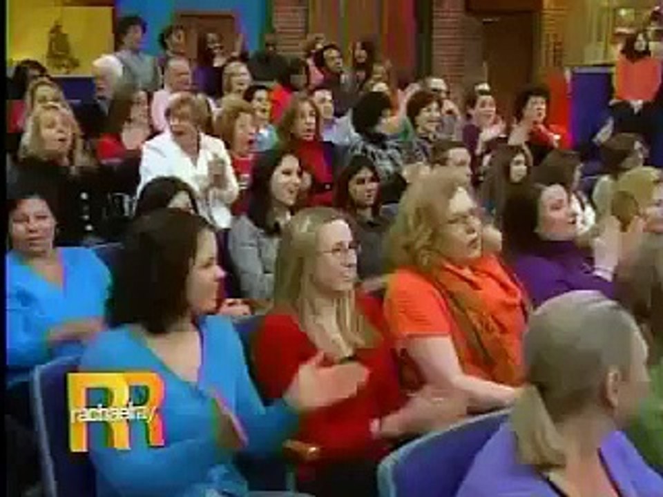 Sharon Vinderine of PTPA Media highlighting top family products on the Rachael Ray Show
