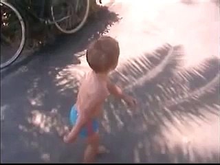 a Luigi scappa la pipì