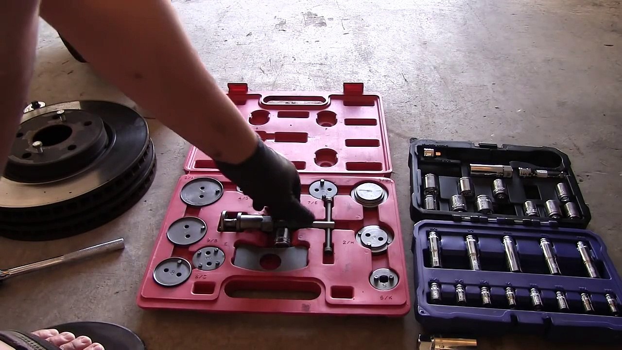 Changing Lexus IS250 AWD Rear Brake Pads