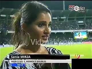 ثانیہ مرزا نے میڈیا سے گفتگو چھوڑ کر اچھل چھل کر تالیاں بجاناشروع کردیں