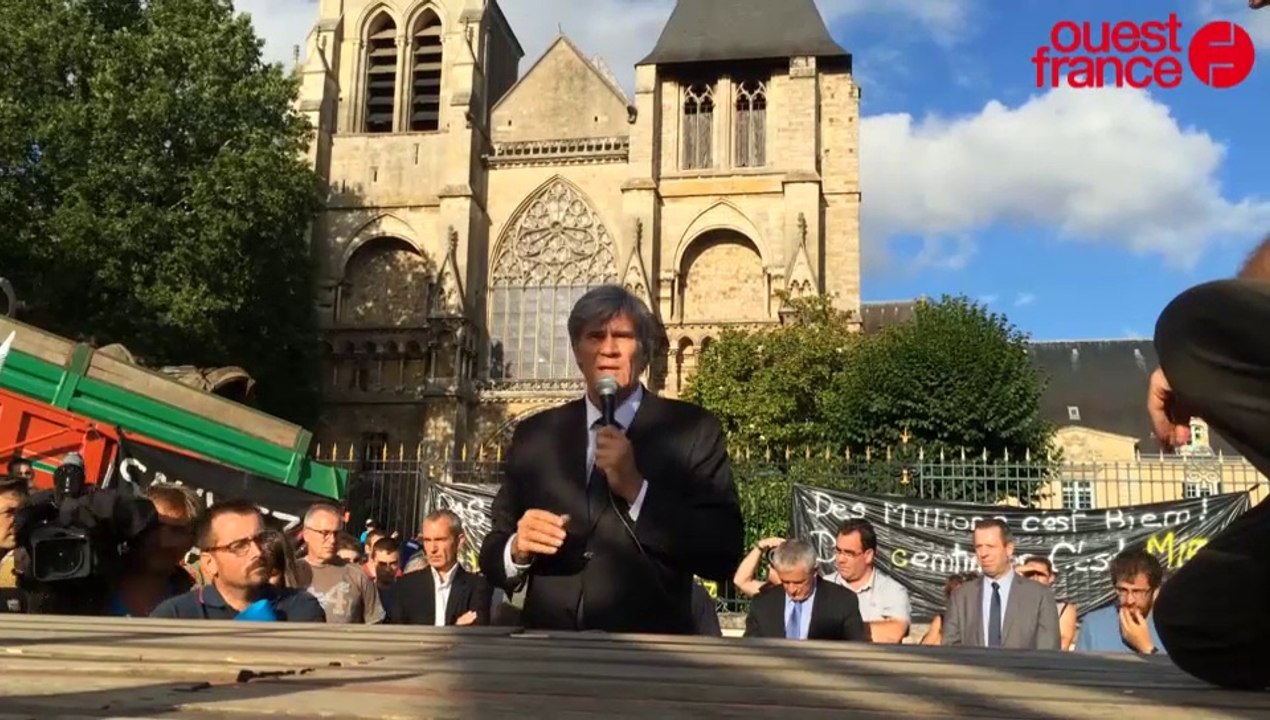 Stéphane Le Foll s'adresse aux agriculteurs sarthois
