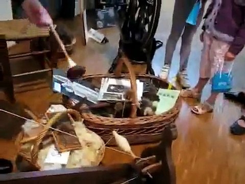 Filage de la laine au fuseau et au rouet