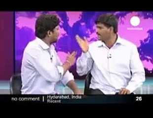 ضرب كف وبوكس على وجهه برنامج تلفزيوني على الهواء