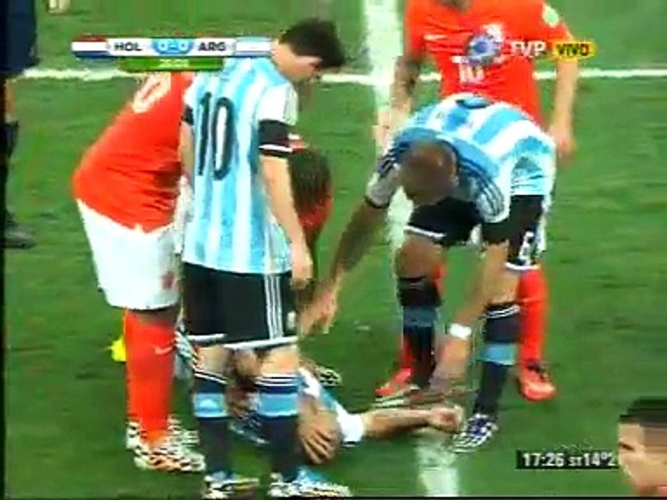 ARGENTINA - HOLANDA - 172605 - Mascherano se golpea la cabeza