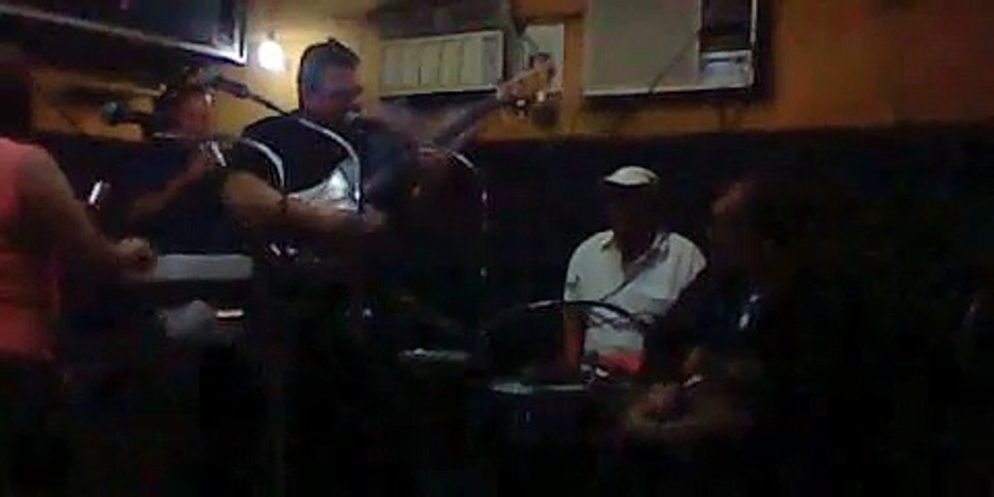 Se Prendio La Fiesta Con Los Tropillenatos Cumbiamberos%2C cama Y mesa