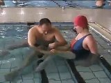 Séance piscine pour personnes polyhandicapées