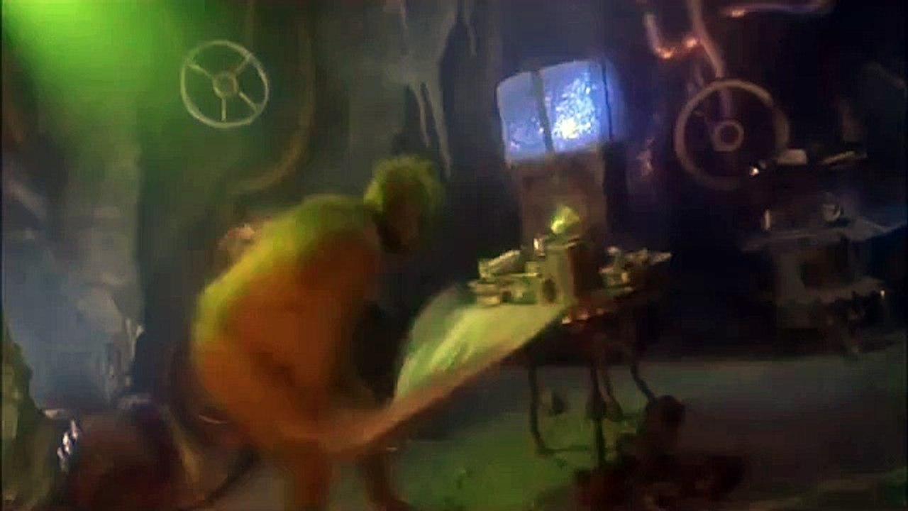 How the Grinch Stole Christmas: Table Trick - It's not a dress, its a kilt! Sicko!