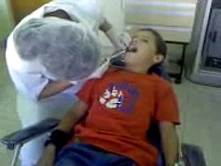 janleque na dentista, arrancando 2 dentes