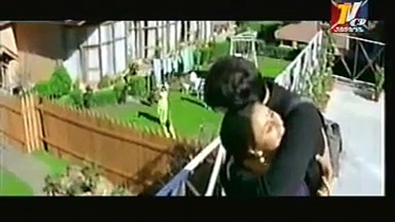 BEST GHAZAL IN NASHEELI AANKHON SE TUM NA DEKHO - PlayIt.pk