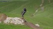 Un rider MTB descend les Grassy mountain en VTT - magique