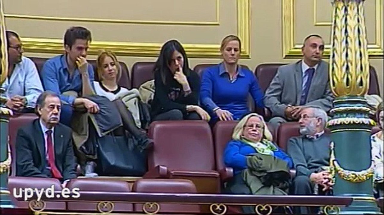 Irene Lozano (UPyD): "Los militares no merecen un Ministro como usted, dimita"