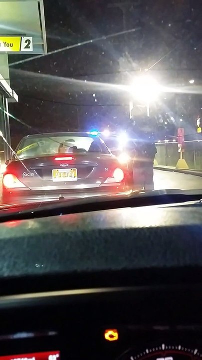 2 guys witness drunk girls get arrested at a drive thru