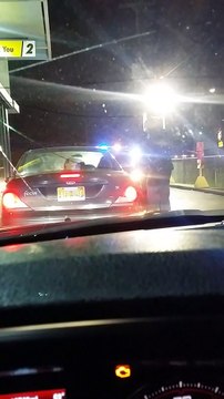 2 guys witness drunk girls get arrested at a drive thru