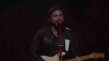 Juanes contagia su locura de amor al Teatro Real de Madrid