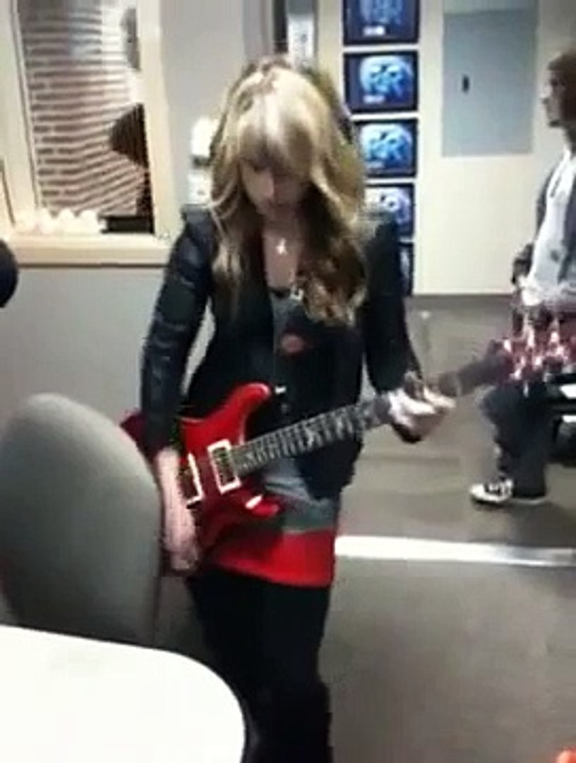 Orianthi - Beat It [guitar solo] - video Dailymotion