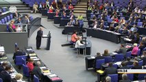 Gregor Gysi spricht im Bundestag zum drohenden Grexit (  Zwischenrufe)